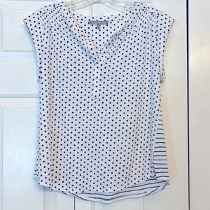 Linen Top, Size Medium, Daniel Rainn.  White with Navy Polka Dots